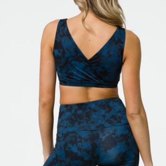 💫SOLD💫Onzie Crossover Bra - Picture 2 of 3